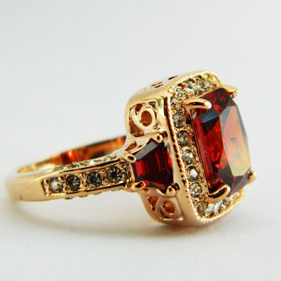 Cocktail Hour Retro Faux Ruby Statement Ring - Picture 4 of 5